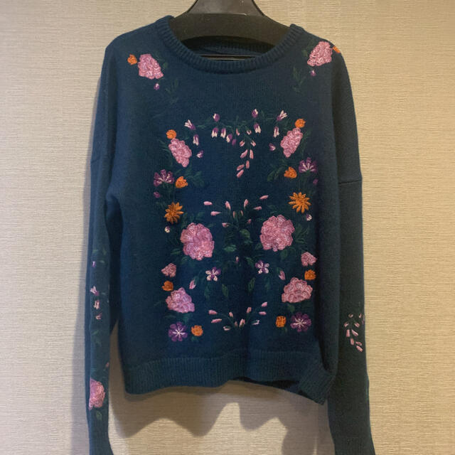 GRACE CONTINENTAL(グレースコンチネンタル)のグレースコンチネンタル☆花柄マルチ刺繍ニットトップス レディースのトップス(ニット/セーター)の商品写真