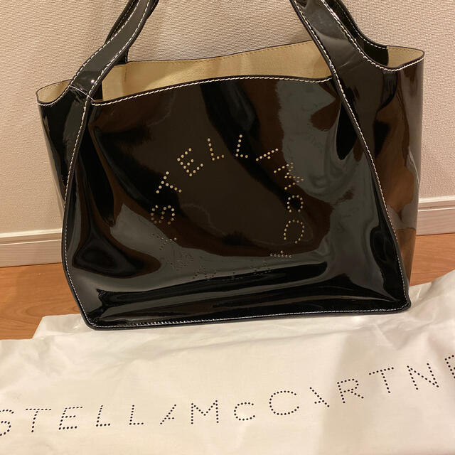 Stella McCartney(ステラマッカートニー)の新品未使用　ステラマッカートニー　トートバッグ　エナメル レディースのバッグ(トートバッグ)の商品写真