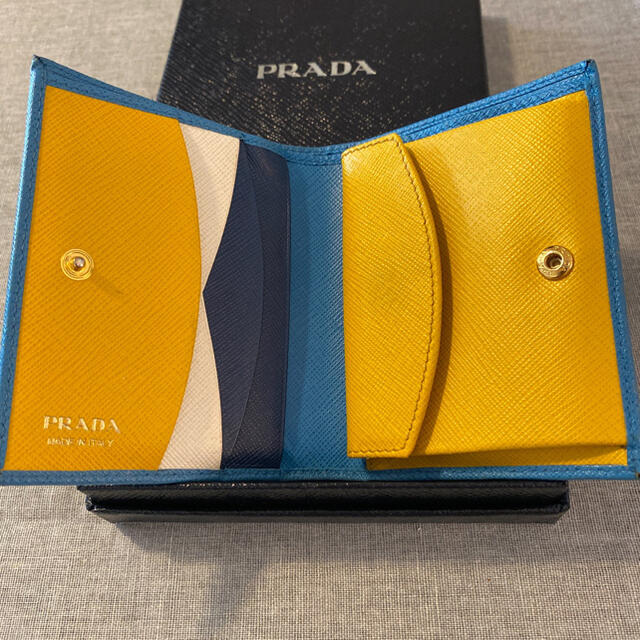 PRADA(プラダ)のプラダ  バイカラー　二つ折り財布　レザー レディースのファッション小物(財布)の商品写真