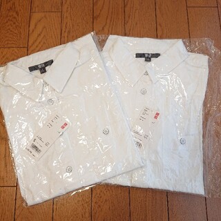 ユニクロ(UNIQLO)の新品 ２点で ユニクロ デニム ロング シャツ 長袖 ホワイト 白(Tシャツ(長袖/七分))