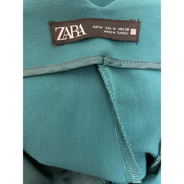 ZARA(ザラ)のZARA ハイウエストパンツ　グリーン　M レディースのパンツ(クロップドパンツ)の商品写真