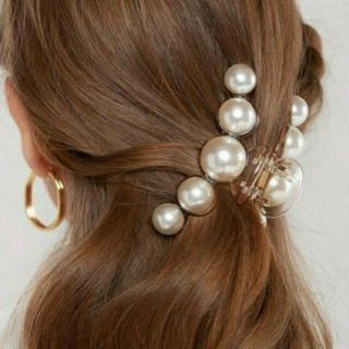 ザラ(ZARA)のちえぽん様専用ページ　新品　ビックパールバレッタ　バースデイバッシュ(バレッタ/ヘアクリップ)