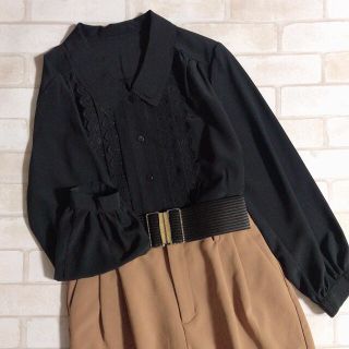 ロキエ(Lochie)のスカラップ襟 2枚襟 レース レトロ ガーリー ショート丈 黒ブラウス 礼服にも(シャツ/ブラウス(長袖/七分))