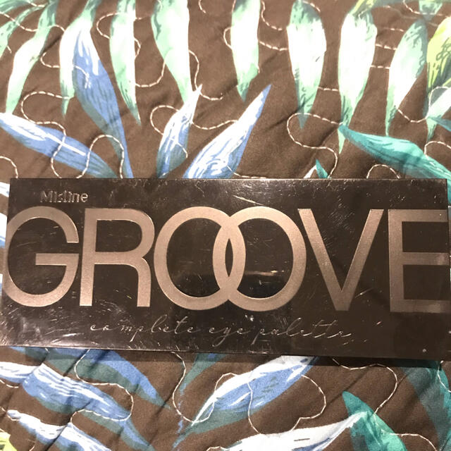 mistine  groove アイシャドウ12色セット コスメ/美容のベースメイク/化粧品(アイシャドウ)の商品写真