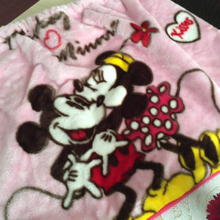 ディズニー(Disney)のミッキー&ミニー！ひざ掛け！新品！(毛布)