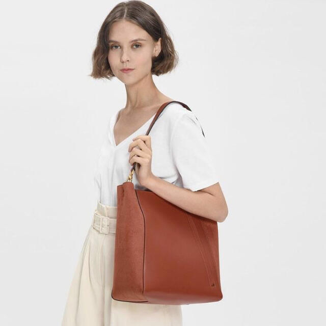 Charles and Keith(チャールズアンドキース)のチャールズアンドキース　トート　ブラウン レディースのバッグ(トートバッグ)の商品写真