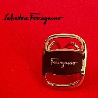 サルヴァトーレフェラガモ(Salvatore Ferragamo)の【超美品！！】サルヴァトーレ　フェラガモ　スカーフリング　ゴールド　箱付き！(バンダナ/スカーフ)