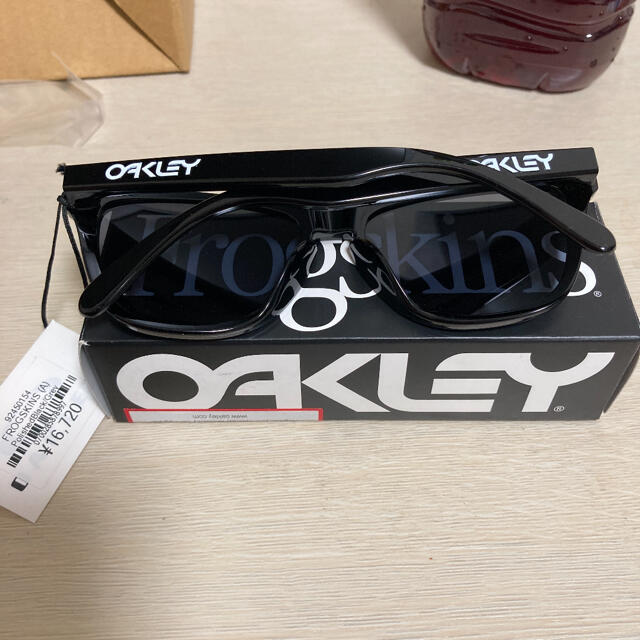 Oakley(オークリー)の【新品未使用】OAKLEY サングラス FROGSKINS Asian Fit メンズのファッション小物(サングラス/メガネ)の商品写真