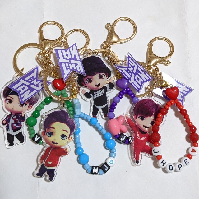 防弾少年団(BTS)(ボウダンショウネンダン)の❤まり様専用💜BTS TINY TAN キーホルダー/J−HOPE V NJ  レディースのファッション小物(キーホルダー)の商品写真