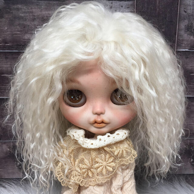 blythe_シャイニーアイボリー✨w-110チベットラムフルスキンウィッグ