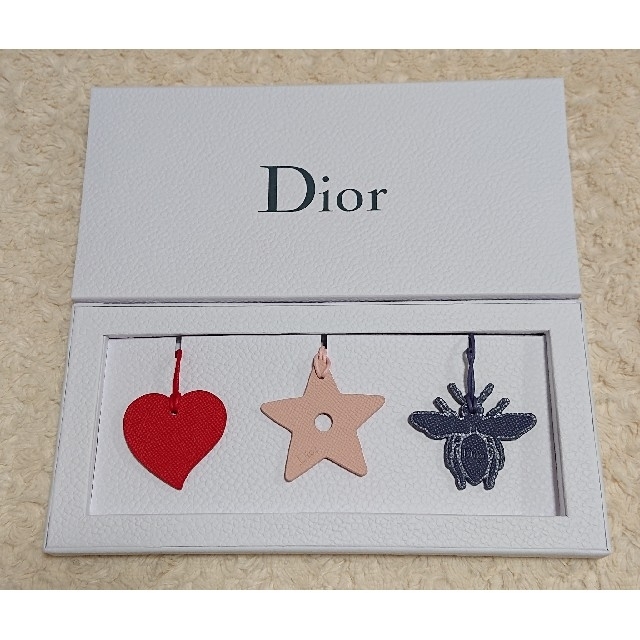 Dior(ディオール)の《未使用》Dior ノベルティー チャーム エンタメ/ホビーのコレクション(ノベルティグッズ)の商品写真