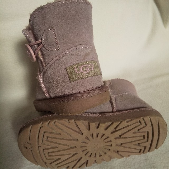 UGG(アグ)のアグ　ムートンブーツ　ピンク　30 キッズ/ベビー/マタニティのキッズ靴/シューズ(15cm~)(ブーツ)の商品写真