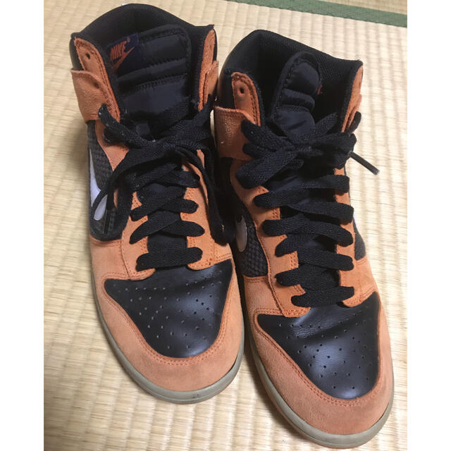 NIKE(ナイキ)のナイキ　ダンクハイ　Hoop Orange ブラック　オレンジ　27.5 メンズの靴/シューズ(スニーカー)の商品写真