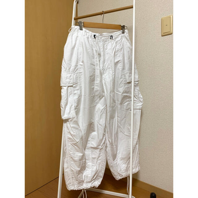 Needles(ニードルス)のNEEDLES  20ss  ヒザデルパンツ　white メンズのパンツ(ワークパンツ/カーゴパンツ)の商品写真