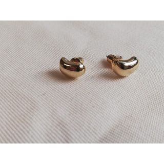 アズキビーンズピアス　ゴールド　プラージュ　トゥデイフル(ピアス)