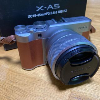 フジフイルム(富士フイルム)の富士フイルム　X-A5    マウントアダプタ付き(ミラーレス一眼)