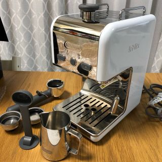 デロンギ(DeLonghi)のデロンギ　　エスプレッソマシン(エスプレッソマシン)