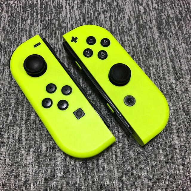 Nintendo Switch(ニンテンドースイッチ)のNintendo Switch Joy-Con ネオンイエロー　動作確認済み エンタメ/ホビーのゲームソフト/ゲーム機本体(その他)の商品写真