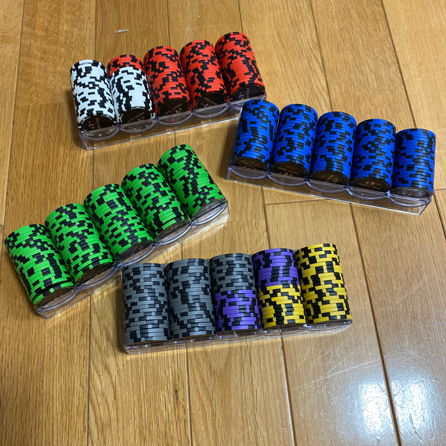 Japan Poker Tour ポーカーチップ 100枚  エンタメ/ホビーのテーブルゲーム/ホビー(トランプ/UNO)の商品写真