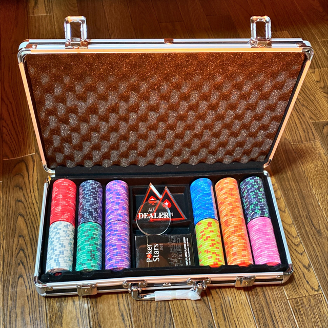 Japan Poker Tour ポーカーチップ 100枚  エンタメ/ホビーのテーブルゲーム/ホビー(トランプ/UNO)の商品写真