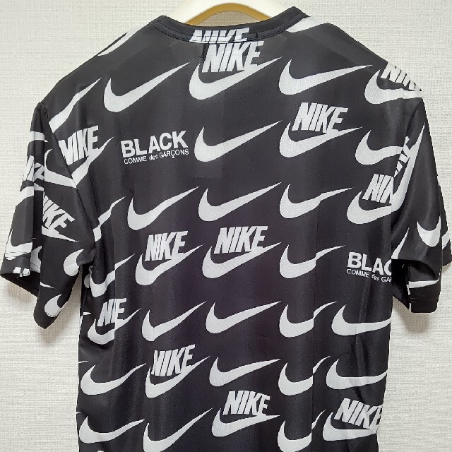 BLACK COMME des GARCONS(ブラックコムデギャルソン)の【新品未使用】BLACK COMME des GARCONS × NIKE  メンズのトップス(Tシャツ/カットソー(半袖/袖なし))の商品写真