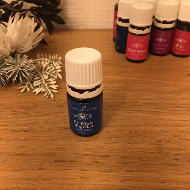 NEAL'S YARD(ニールズヤード)の【開封済・未使用】YOUNG LIVING ヤングリビング　ホワイトアンジェリカ コスメ/美容のリラクゼーション(エッセンシャルオイル（精油）)の商品写真