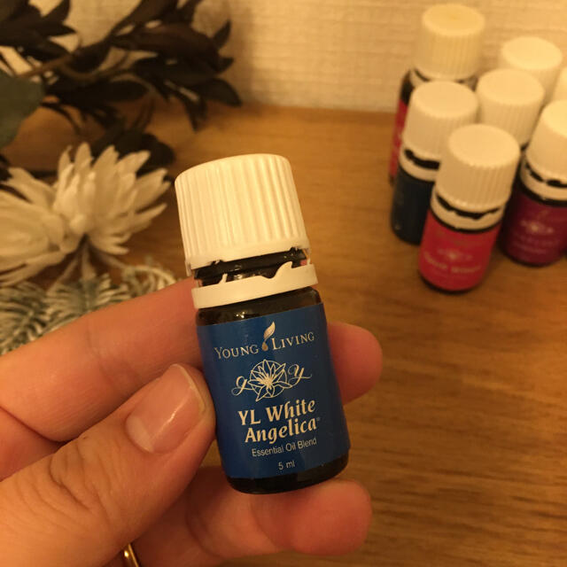 NEAL'S YARD(ニールズヤード)の【開封済・未使用】YOUNG LIVING ヤングリビング　ホワイトアンジェリカ コスメ/美容のリラクゼーション(エッセンシャルオイル（精油）)の商品写真