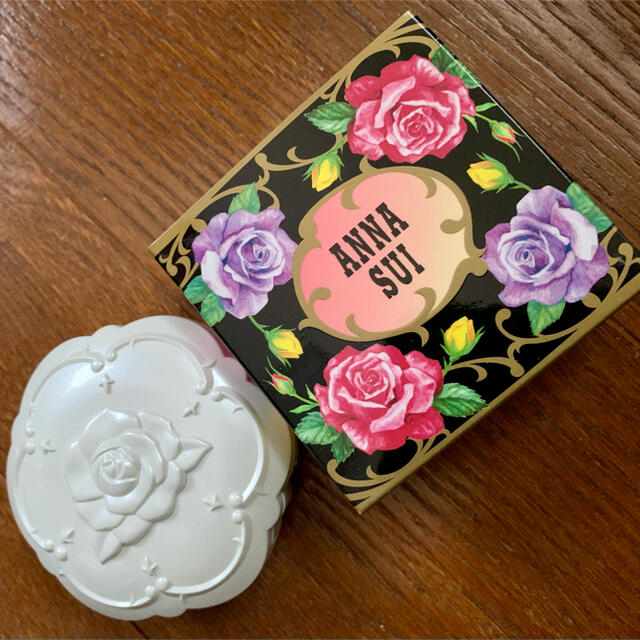 ANNA SUI(アナスイ)のANNA SUI ルースコンパクトパウダーUVケースです コスメ/美容のベースメイク/化粧品(フェイスパウダー)の商品写真