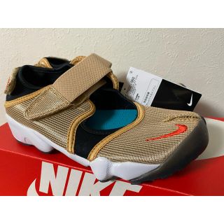 ナイキ(NIKE)の2019 NIKE WMNS AIR RIFT GOLD 22センチ 新品(スニーカー)