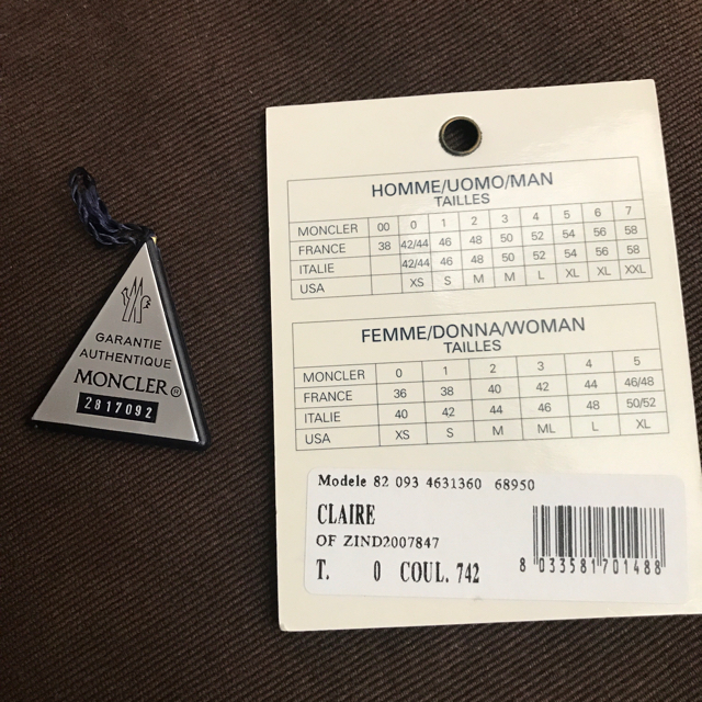 MONCLER(モンクレール)のMONCLER レディース　ダウンジャケット　正規品　証明タグ付き レディースのジャケット/アウター(ダウンジャケット)の商品写真