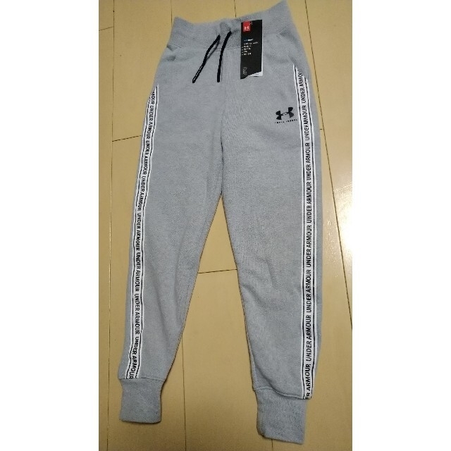 UNDER ARMOUR - アンダーアーマー スウェット 上下 パーカー裏起毛 キッズ 黒グレー キッズの通販 by ナチュラル's shop｜ アンダーアーマーならラクマ