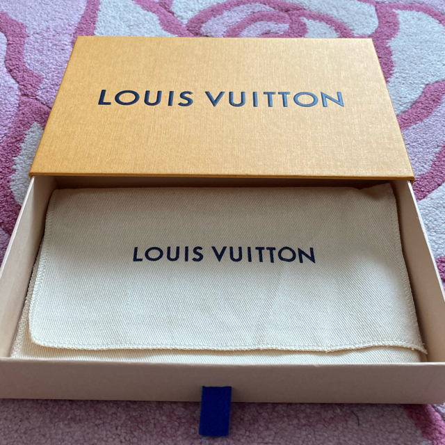 LOUIS VUITTON(ルイヴィトン)のルイヴィトン　空箱 レディースのバッグ(ショップ袋)の商品写真