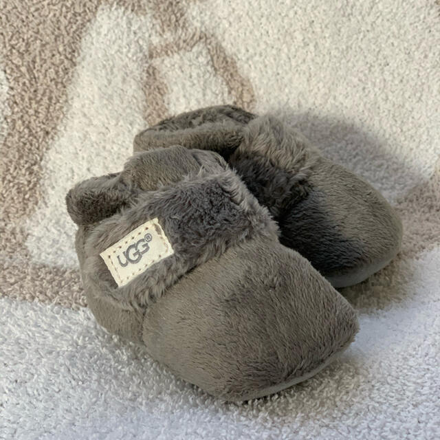 UGG(アグ)のUGGベビーシューズ、ブランケットセット キッズ/ベビー/マタニティのベビー靴/シューズ(~14cm)(その他)の商品写真