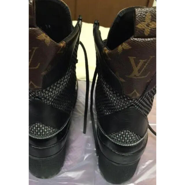 LOUIS VUITTON(ルイヴィトン)のルイヴィトン ショートブーツメチャカッコイイ超美品！size３６美品！ レディースの靴/シューズ(ブーツ)の商品写真