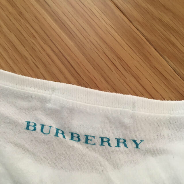 BURBERRY(バーバリー)のバーバリー kids 8y 後ろにロゴ　匿名配送 キッズ/ベビー/マタニティのキッズ服女の子用(90cm~)(Tシャツ/カットソー)の商品写真