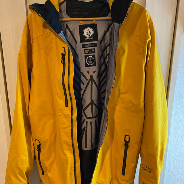 volcom(ボルコム)のVOLCOM GUCH STRETCH GORE JACKET Mサイズ スポーツ/アウトドアのスノーボード(ウエア/装備)の商品写真