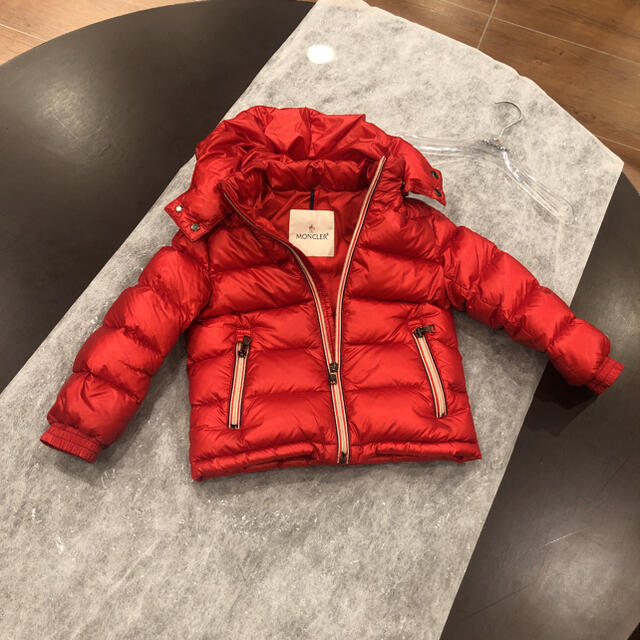 本物保証低価 MONCLER - モンクレール ダウンジャケット キッズの通販