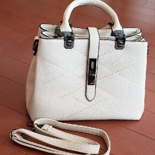 新品☆オフホワイト　ハンドバッグ　ショルダー付き(ハンドバッグ)