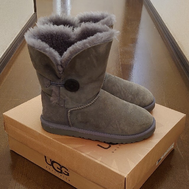 UGG(アグ)のugg ボタン ブーツ グレー レディースの靴/シューズ(ブーツ)の商品写真