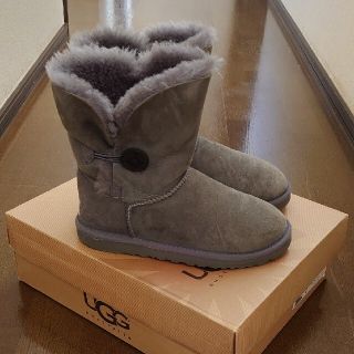 アグ(UGG)のugg ボタン ブーツ グレー(ブーツ)