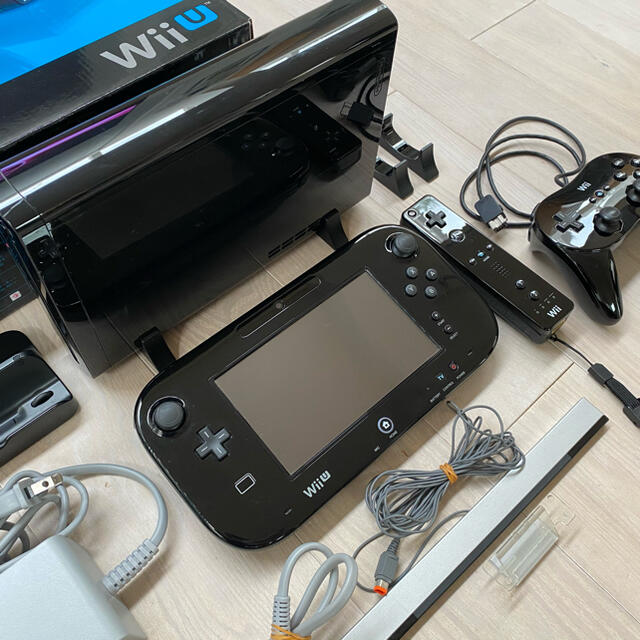 Wii U(ウィーユー)のWiiU プレミアムセット箱付き エンタメ/ホビーのゲームソフト/ゲーム機本体(家庭用ゲーム機本体)の商品写真