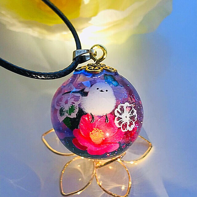 No.936 椿の花&シマエナガちゃんラウンド型ネックレスリバーシブル1380円 No.1231 宝物みつけた☆シマエナガちゃんタマゴ型ネックレスリバーシブル
