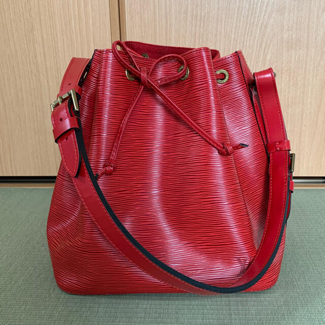 【LOUIS VUITTON】ルイヴィトン エピ プチノエ 巾着 ショルダー