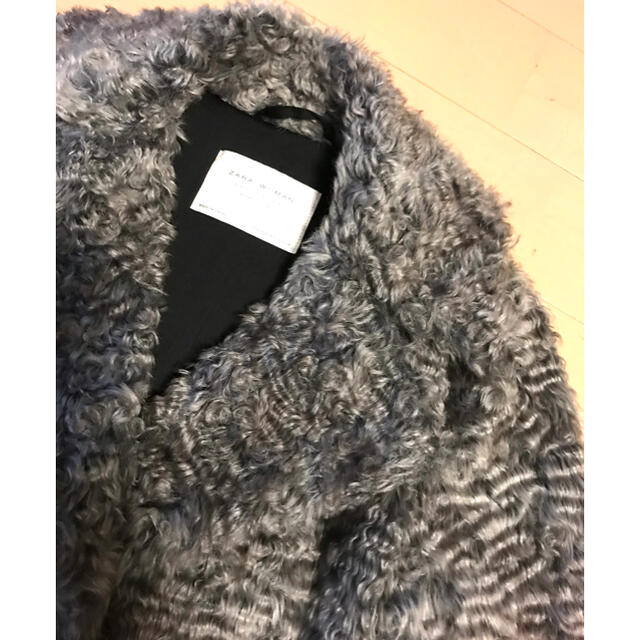 ZARA(ザラ)のZARA フワフワのファーコート　 レディースのジャケット/アウター(毛皮/ファーコート)の商品写真