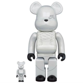 メディコムトイ(MEDICOM TOY)のBE@RBRICK NIKE SB 2020 WHITE 100％ & 400％(その他)