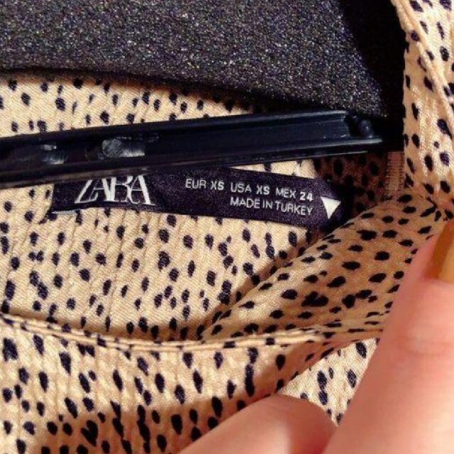 ZARA(ザラ)のzara プリント柄ミディ丈ワンピース レディースのワンピース(ロングワンピース/マキシワンピース)の商品写真