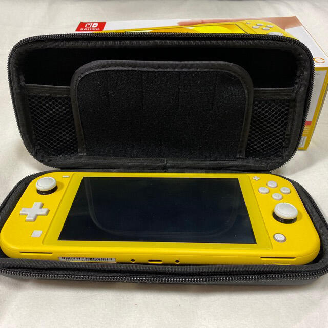 Nintendo Switch Lite イエロー　ケース・箱付き