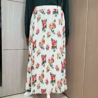 キャスキッドソン(Cath Kidston)の値下74%引フェミニン感UPキャスキッドソンチズウィックローズプリーツドスカート(ロングスカート)