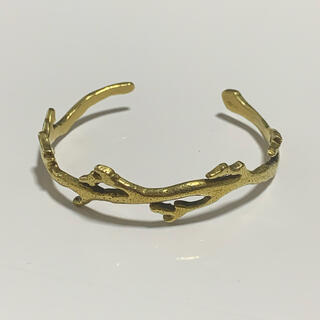 チビジュエルズ(Chibi Jewels)のchibi jewels 珊瑚バングル 真鍮 ゴールド(ブレスレット/バングル)