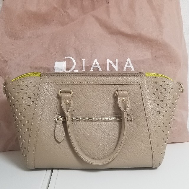 DIANA(ダイアナ)のDIANA バッグ レディースのバッグ(ハンドバッグ)の商品写真
